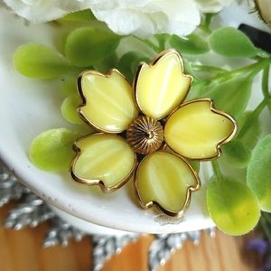 Vintage Authentic Crown Trifari Signed Yellow Molded Art Glass Flower Brooch